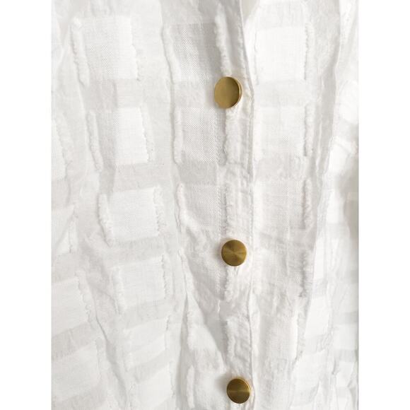 Chicos Travelers Textured Button Down White Top Large 3 Gold Collar Lightweight - Picture 3 of 6